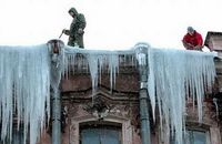 Очистка кровли от сосулек